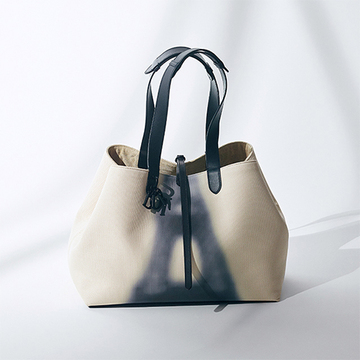 【一泊旅行バッグ】収納量に合わせてアレンジできる「ディオール」のトートバッグ