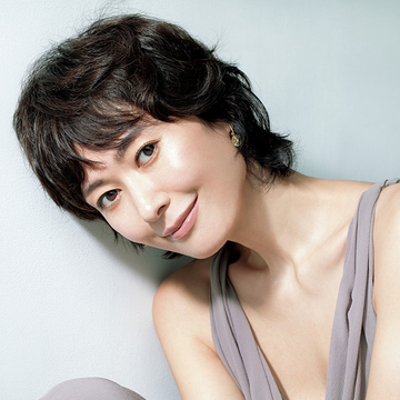 肌とココロに効く、新プレミアム美容液とともに。大人の美を更新する、至福のスキンケアとは