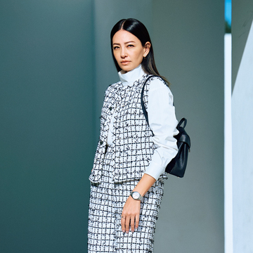 【50代のセットアップコーデ】ノーカラージレでツイードをすっきり軽快なバランスに！