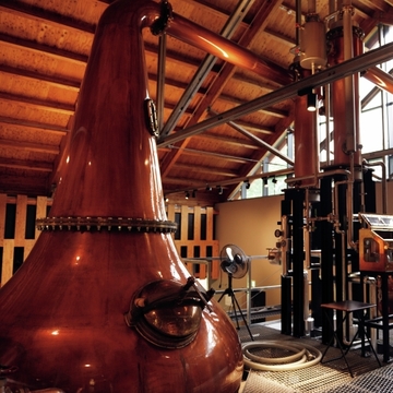 【ニセコ美味アドレス】大自然に抱かれた「ニセコ蒸溜所」とナチュラルワインに出会える「Cave de Bambou」