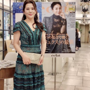 【50代パーティードレス】深いグリーンで上品に。冬の華やぎイベント「ソワレ・ドゥ・エクラ2025」