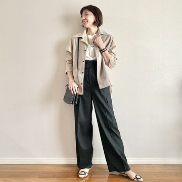 浅草散策へはサンドベージュのシャツを羽織って♪