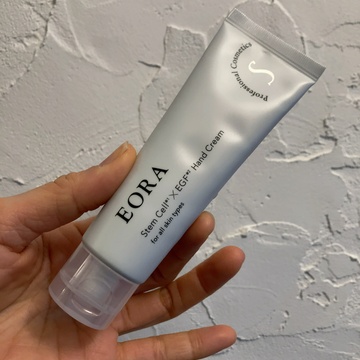 韓国コスメ　濃厚ハンドクリームでうるおい肌に