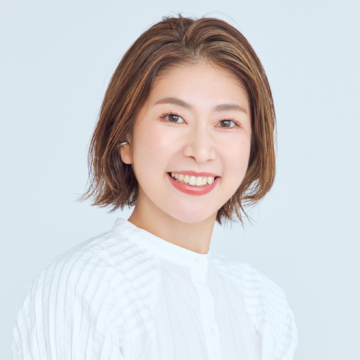 白髪のカモフラージュに効く最適解カラー「グレージュ」の効果とは？【50代髪型・ヘアスタイル】