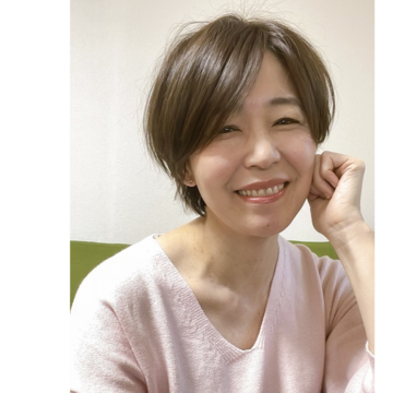 甘く優しいピンクに血色よく見えるコフレを使って柔らかな印象に。