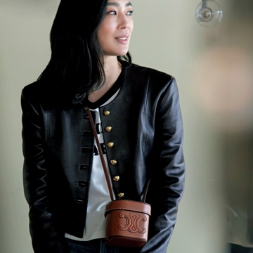 セリーヌの新作クロスボディバッグはボックス型。クラス感と遊び心が融合