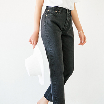 デニムが久しぶりの人も履きやすい「ザ シンゾーン」のテーパードデニム