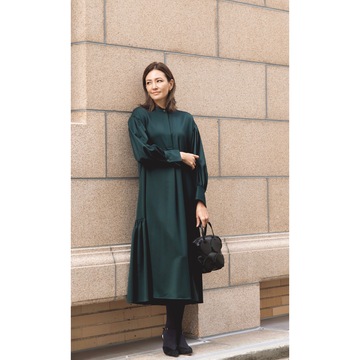 知的に華やぐバンドカラーワンピースならビジネスシーンでの好感度もアップ！気温12℃｜2/14(水)【50代の毎日コーデ】