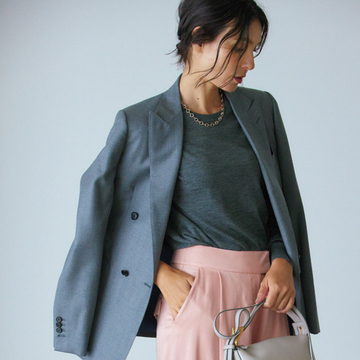 【センスのいいリュクスなグレー】グレーとピンクの甘辛ニュアンスカラーコーデ