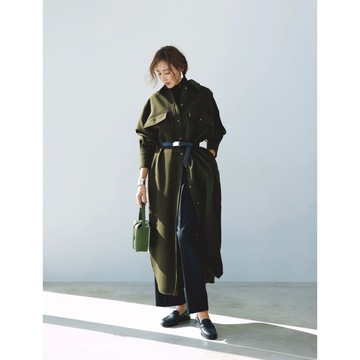 ワーク風デザインのシャツワンピースは、スマートな黒アイテムで端正に引き締める！最低気温7℃｜3/28(金)【50代の毎日コーデ】