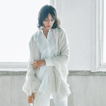 春のパンツコーデは白ワントーンでクール＆バランスよく【「2月のワントーン」をもっと素敵に！】