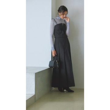 濃淡グレーでつくる洗練されたモードなスカートコーデ。最高気温20℃｜11/7(火)【50代の毎日コーデ】