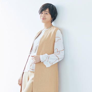 「ハナエモリ」のリラックス＆エレガンス。初夏を彩る、着るだけで華やぐ服