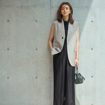 【大人に必要な極上ゆるパンツ】すっきりかっこいい印象をねらうならダークカラーをチョイス！