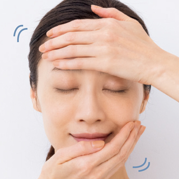 美容液は「押し込み塗り」で深部まで注入して！【アラフィー世代のシワケア】