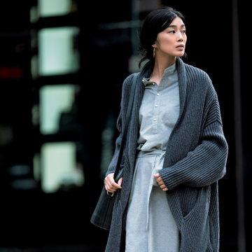 最旬ワントーン、グレイッシュカラーでどんな装いもシックに　五選