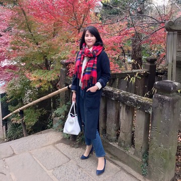 ネイビーのスエードコート