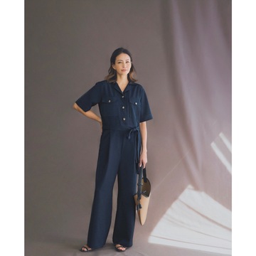 快適さときちんと感を兼ね備えたオールインワンが真夏の通勤コーデに最適！気温33℃｜8/2(金)【50代の毎日コーデ】