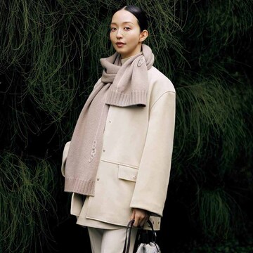 ボリューム感たっぷり！カシミヤ100％のマフラーが冬コーデのアクセントに【冬の主役になるエルメスのスカーフ】