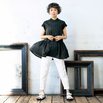 スタイリスト佐伯敦子さんセレクト！フェミニンなのに甘すぎないのがいい「 yunahica×chieko」リバーレースブラウス