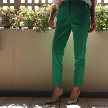 「きれい色」。私が選んだのはPLSTのリネンブレンドスティックパンツ・トールサイズ。