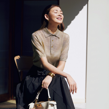 【50代が買うべき春トップス】繊細なラメ感のポロニットで今っぽい華やかさを