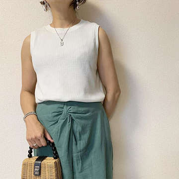 脱・おばさんコーデ！アラフィー世代の「ノースリーブ」の楽しみ方【Jマダムのおしゃれ】