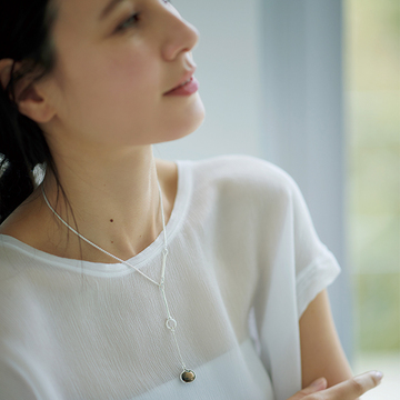 大人に必要なのはこの存在感！真夏こそ、涼感ジュエリー