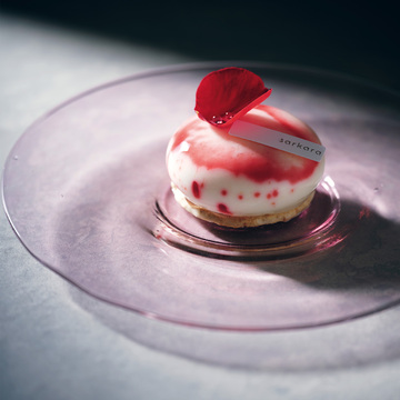 手土産に喜ばれる！目にも鮮やかな初夏の薔薇スイーツ3選