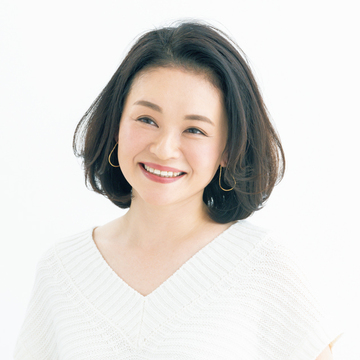 低めのひし形ボブで華やかさも豊かさも品よくアップ！【50代髪型・ヘアスタイル】