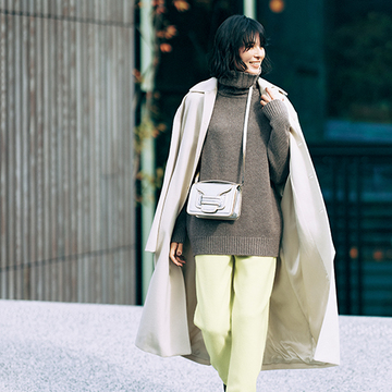 アラフィーの冬コーデに映える「ウィム ガゼット」のきれい色ニットパンツ