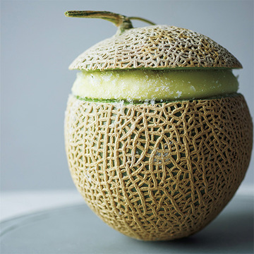 メロンを丸ごと使った「京橋千疋屋」のロイヤルマスクメロン シャーベット【夏の手みやげ帖】