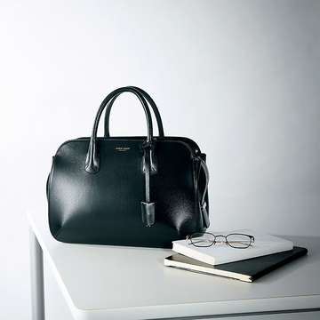 ゴージャスだけど華美になりすぎない「ジョルジオ・アルマーニ」のお仕事バッグ