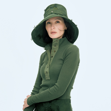 【50代が選びたいリュクスな夏小物】リュクスな素材×辛口カラーがおしゃれなグッチのハット