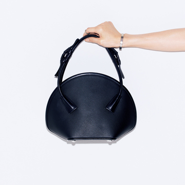 【板谷由夏と50歳からの新名品】大人が持つだけで心ときめくメゾン マルジェラの「フォーチューン」バッグ