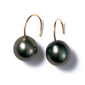 着こなしが華やぐ「blanc iris」のタヒチパール