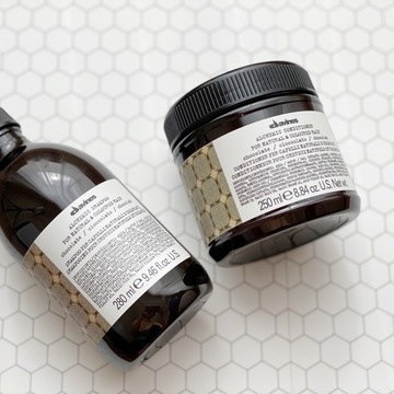 「外出自粛中でヘアサロンに行けない」問題を改善！髪の褪色をカバーする簡単ホームケア