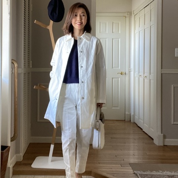 白い春コートのカジュアルコーデ