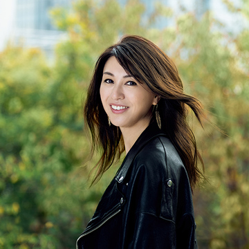 ライダース×ピアスで大人かっこよく！【雨宮塔子のファッションスタイル】