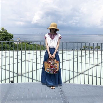 刺繍トップスで、横須賀美術館「糸の世界」へ♩