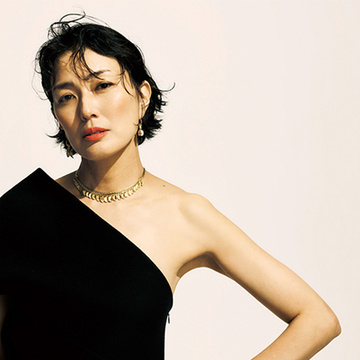 グレース・ケリーも愛したカルティエの「グラン ドゥ カフェ」【板谷由夏×伊藤美佐季の「ドラマを生むジュエリー」】