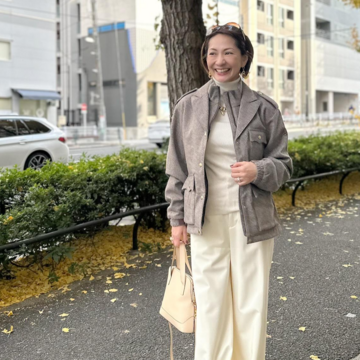 【おしゃれな40代・50代 冬の白パンツコーデ】エレガントな“冬の白”コーデに欠かせないパンツはこれ！