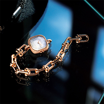 ラグジュアリーを象徴する「ティファニー」のブレスレット時計