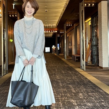 白ベースのレイヤードスタイルで新年ランチへ