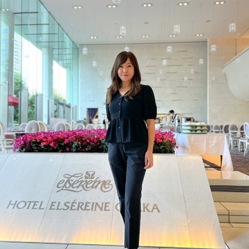 夏のブラックコーデでトロピカルなホテルブュッフェへ♡