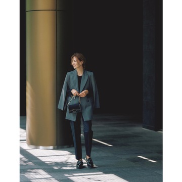 進化系ジャケットで通勤コーデにもトレンド感をプラス！最低気温15℃｜11/22(水)【50代の毎日コーデ】