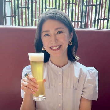 爽やかなライトブルーのシャツでゆっくりランチ🩵