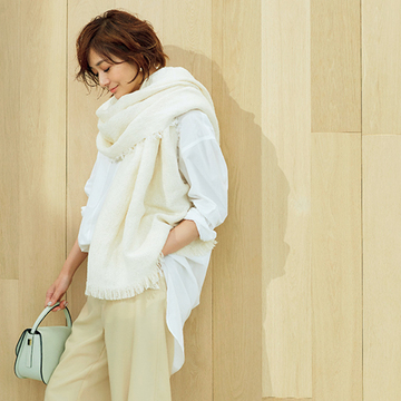 【50代の春ベージュ】まろやかな色みが優しげに見せる「エクリュベージュ」