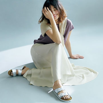 夏の定番「BIRKENSTOCK」ARIZONA、今季選ぶならほんのりモードなシルバーを