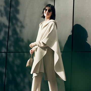 ラフさと上品さを両立。ベビーカシミヤの「ニットパンツ」で立ち姿を美しく